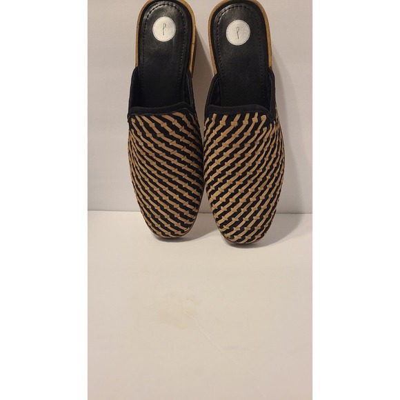 Journee Signature Woven Leather Slip On Flats Mules‎ Women's Size 7.5 - Picture 1 of 3
